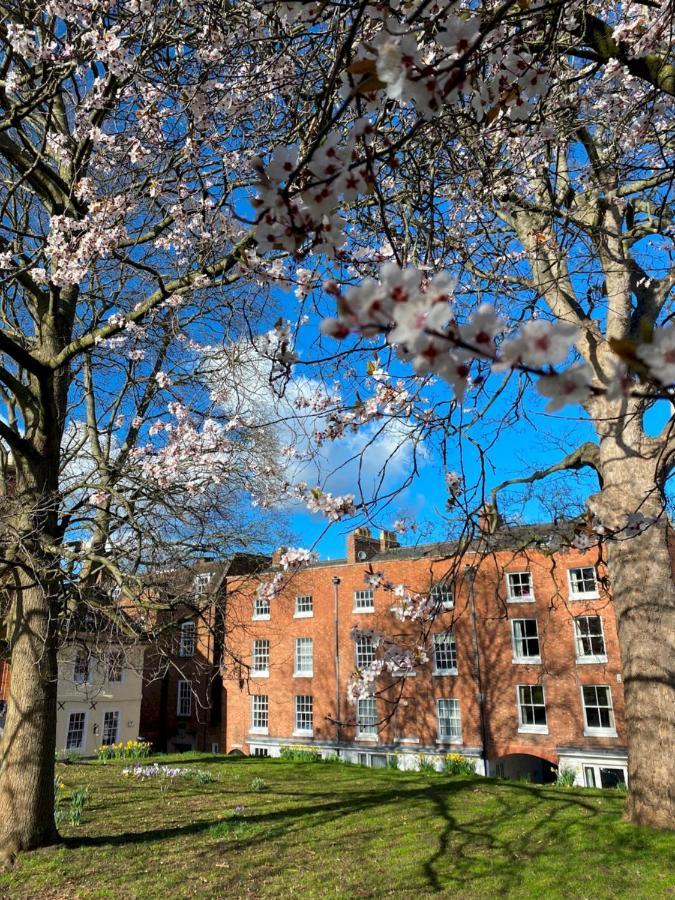 Pass The Keys Superbly Located Handsome Georgian Townhouse Shrewsbury Dış mekan fotoğraf